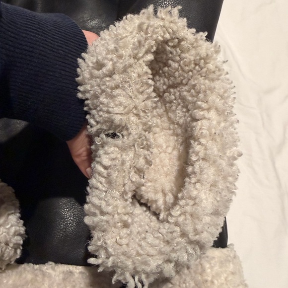 VGUC H&M Faux Leather Faux Wool Stylish Black and White Jacket, Unisex (6-7 yrs) - Picture 9 of 14